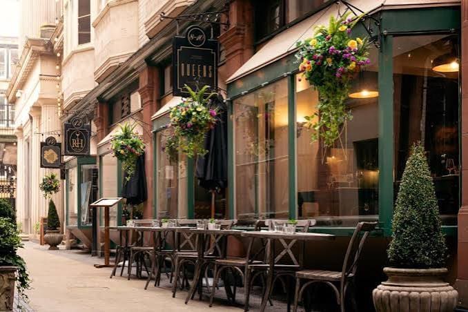 Cobbled Liverpool bar street by day, an urban actor showreel filming location